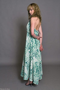 Robe dos-nu à godet en soie imprimée